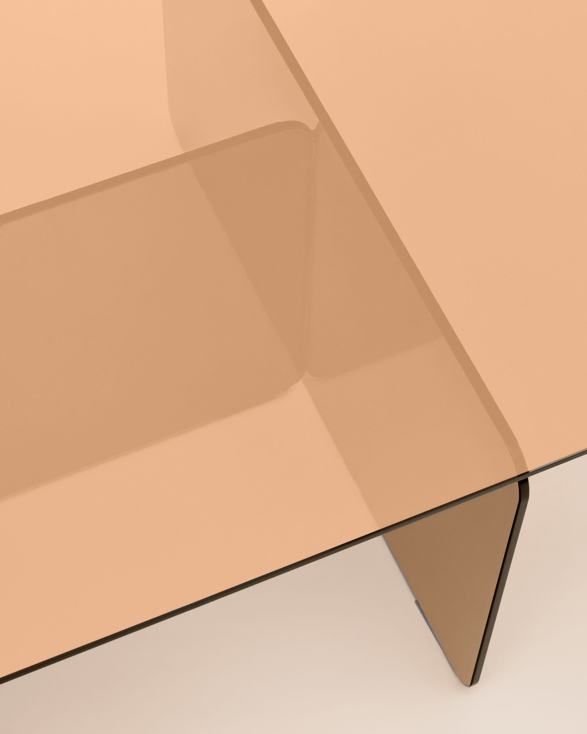 Eleganter Couchtisch Zaren aus braunem gehärtetem Glas (120 x 60 cm) – stilvolles Design und hohe Robustheit für Ihr Zuhause.