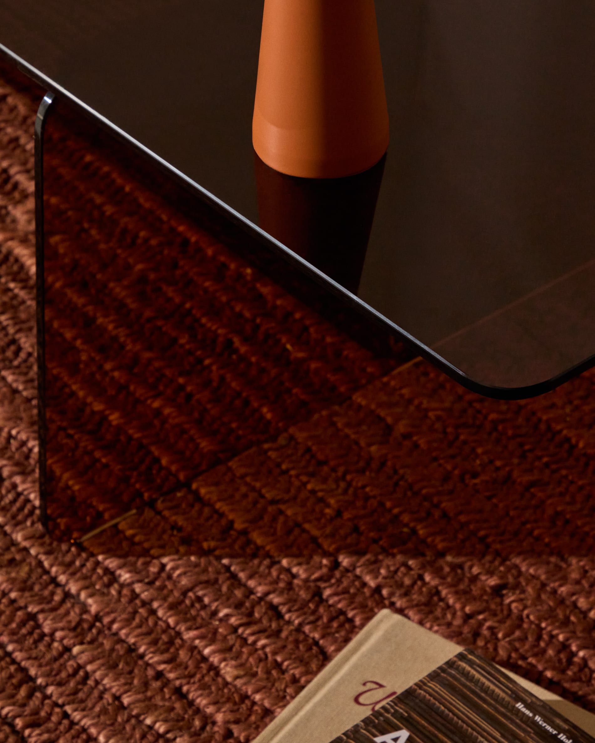 Moderner Couchtisch Zaren aus braunem gehärtetem Glas, 120x60 cm, stilvoll und funktional, von Kave Home.