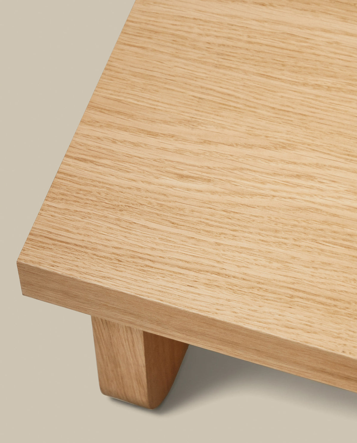 Oaq Couchtisch aus Eichenfurnier mit natürlichem Finish 140 x 75 cm FSC Mix Credit in Natur präsentiert im Onlineshop von KAQTU Design AG. Couchtisch ist von Kave Home
