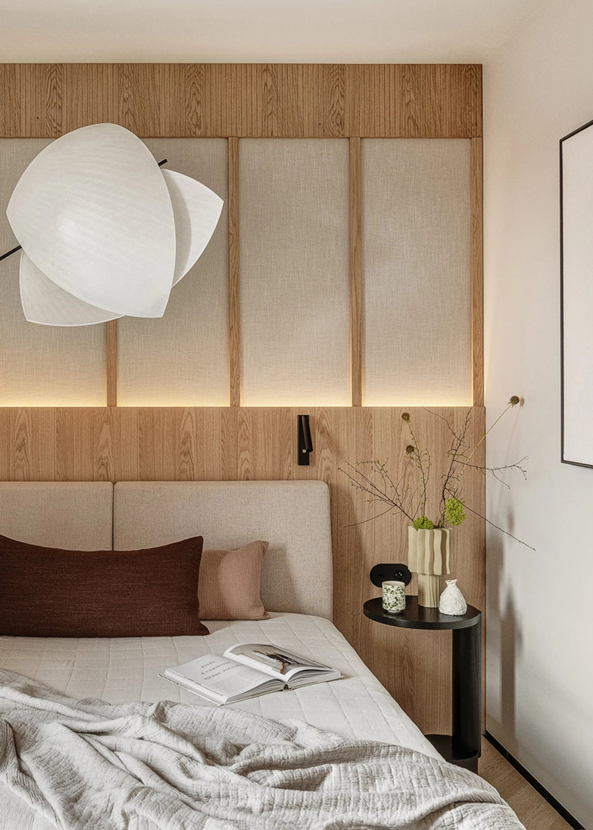 Moderner Beistelltisch Bold BDT01 von Tamo: Runde Holzplatte, minimalistisches Design, ideal für zeitgemäße Wohnkonzepte und gemütliche Ecken.