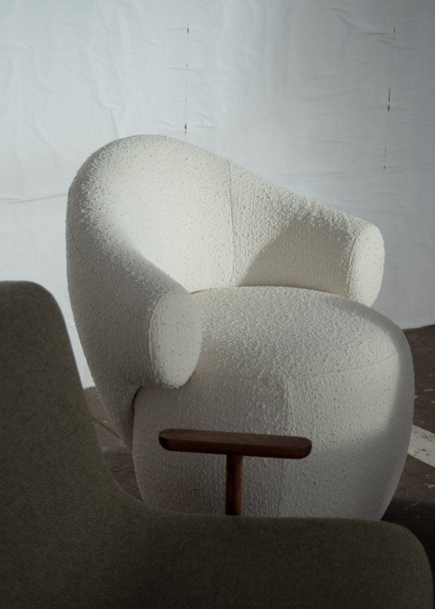 Moderner Drehsessel Conva RPS01 von Tamo, ideal für stilvolle Wohnräume, vereint Komfort und zeitgemäßes Design in einem ansprechenden Look.