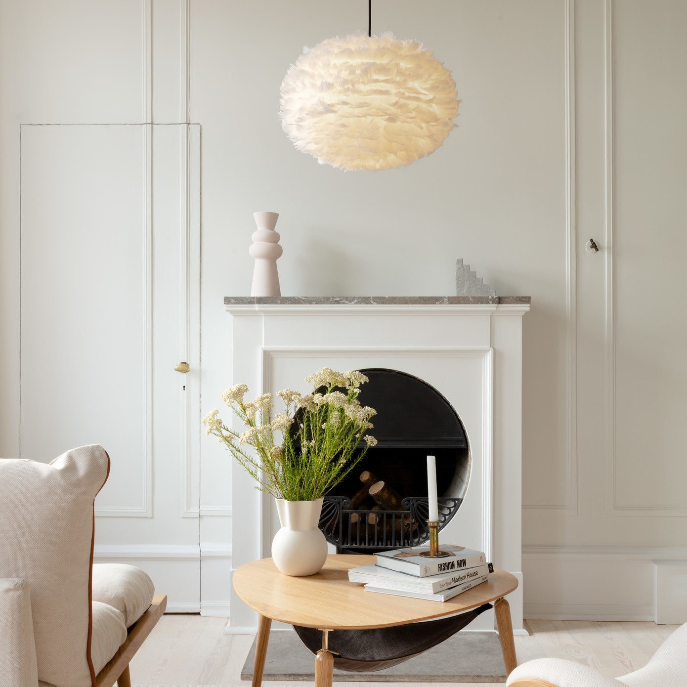 Eleganter Eos Lampenschirm von Umage in strahlendem Weiß, ideal für stilvolle Innenräume und harmonische Lichtverteilung.