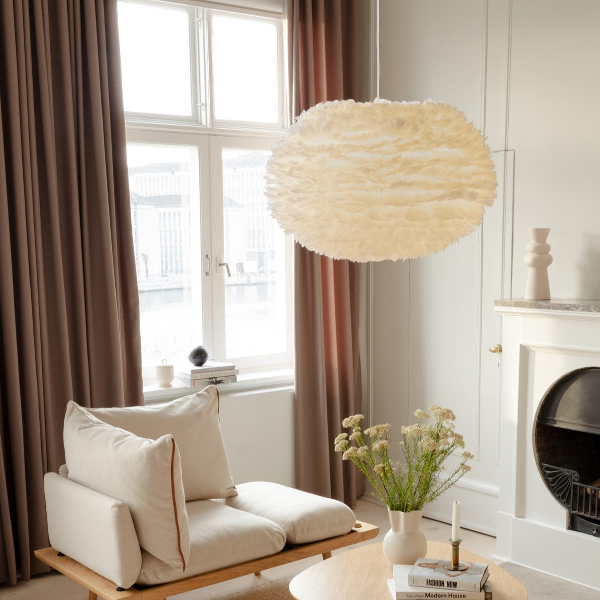 Stilvoller Eos Lampenschirm von Umage in zartem Hellgrau, perfekt für eine gemütliche Atmosphäre und zeitgemäße Einrichtung.