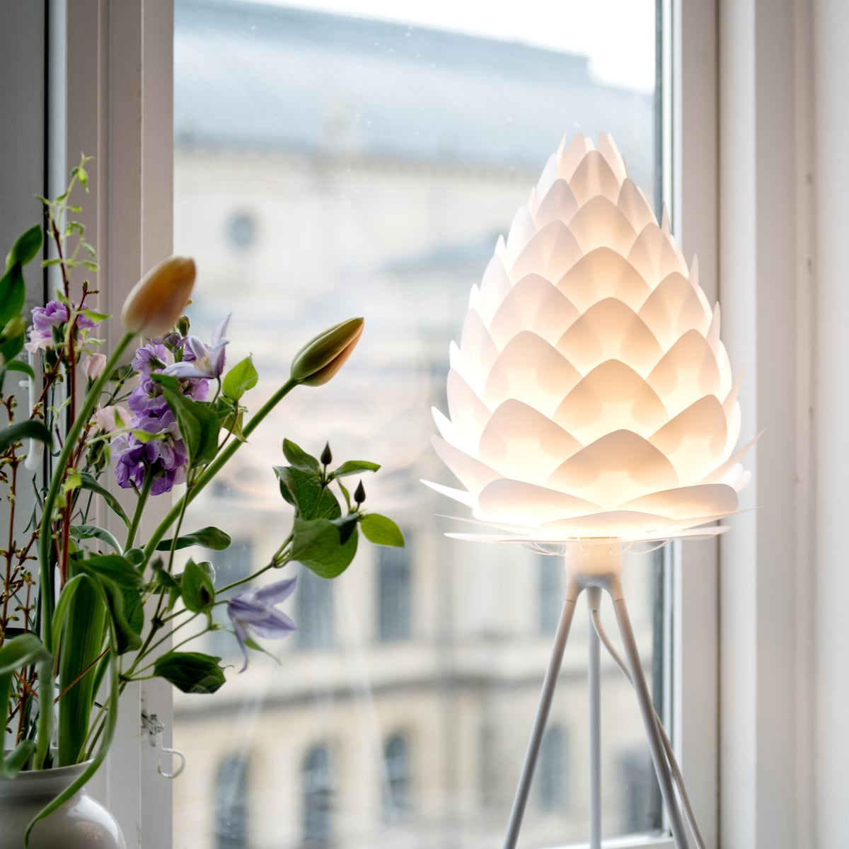 Conia Pendellampe in White präsentiert im Onlineshop von KAQTU Design AG. Lampenschirm ist von Umage