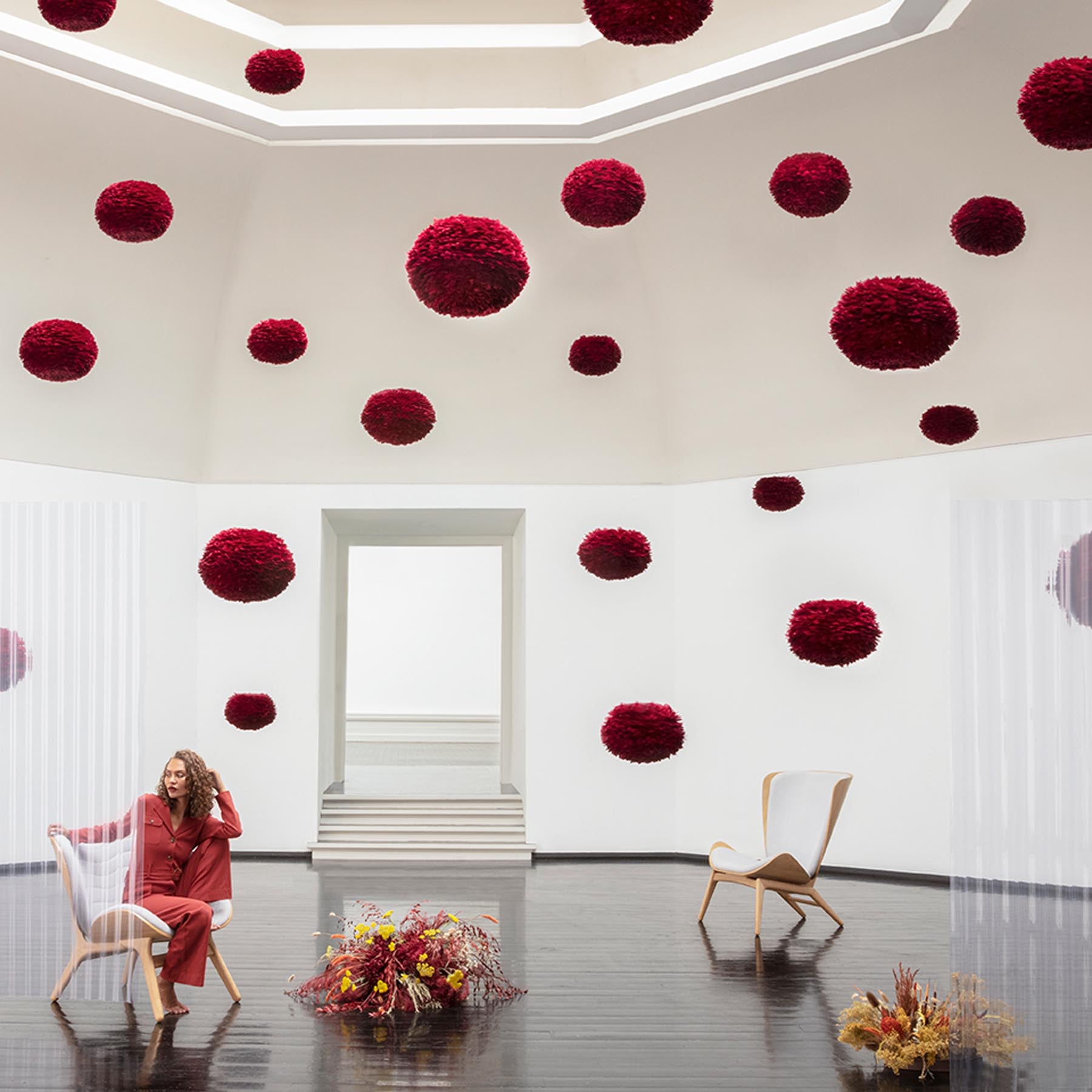 Eleganter Eos Lampenschirm in Rot von Umage, ideal für stimmungsvolle Beleuchtung und modernes Interior-Design.