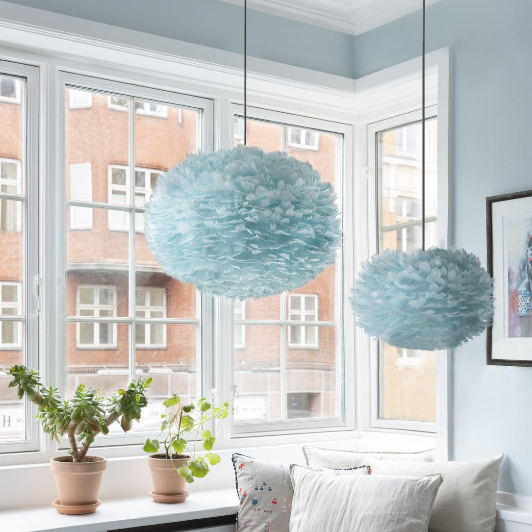 Luftiger Eos Lampenschirm von Umage in reinem Weiß, perfekt für eine moderne und gemütliche Atmosphäre in jedem Raum.