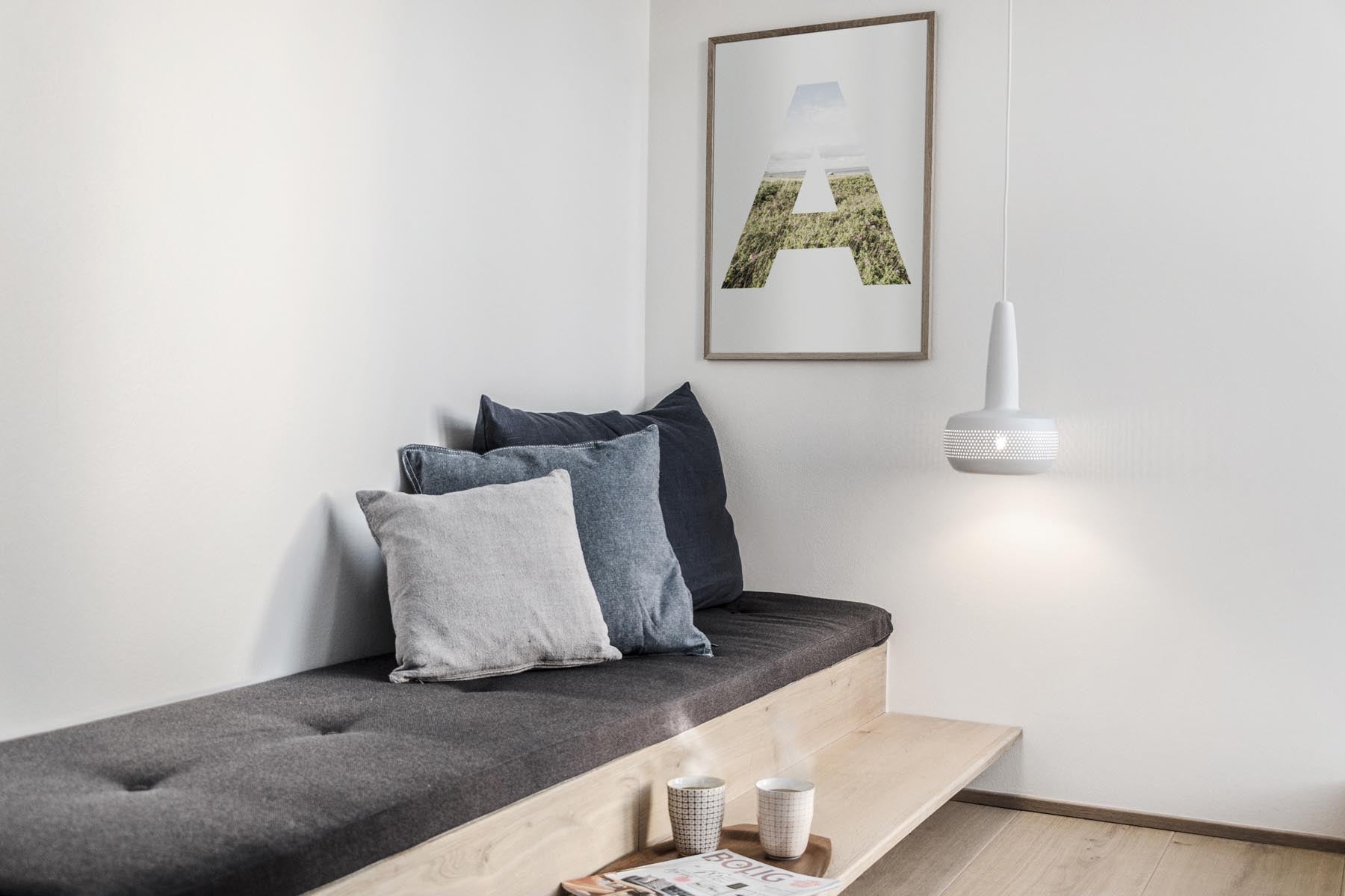 Moderner Clava Lampenschirm in sanftem Weiß von Umage, perfekt für eine stilvolle Atmosphäre und kreative Lichtgestaltung.