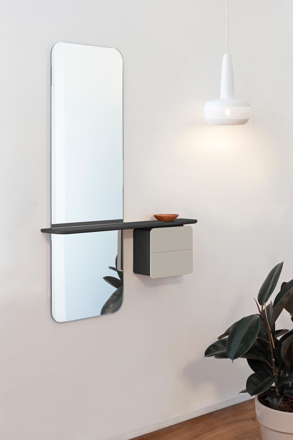 Eleganter Clava Lampenschirm in zartem Weiß von Umage, ideal für zeitgemäße Innenräume und stimmungsvolle Beleuchtung.