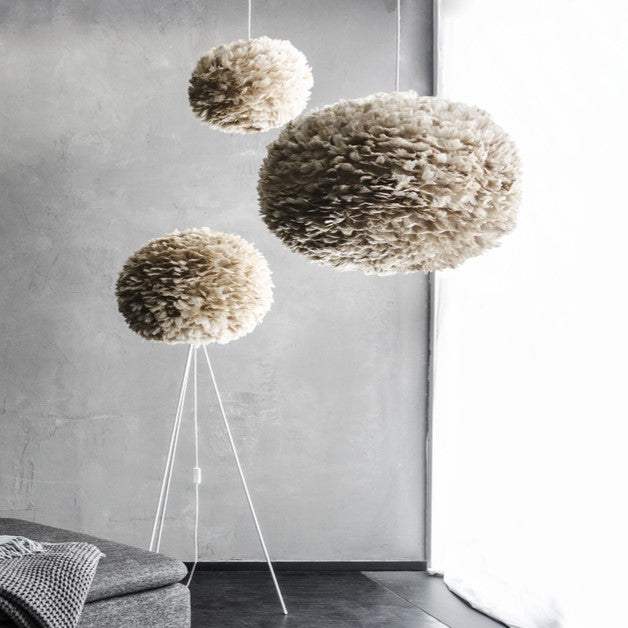 Stilvoller Eos Lampenschirm in zartem Beige, perfekt für eine gemütliche Atmosphäre und geschmackvolle Inneneinrichtung.