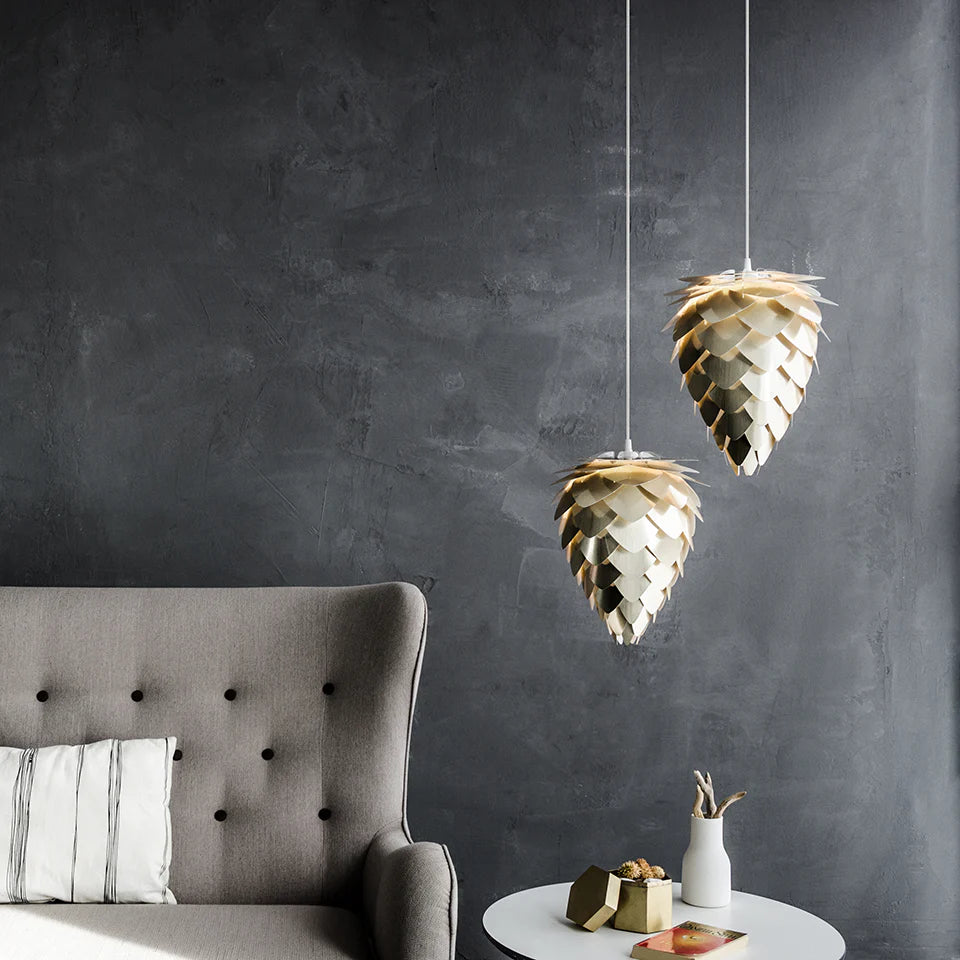 Conia Pendellampe in Brushed Brass präsentiert im Onlineshop von KAQTU Design AG. Lampenschirm ist von Umage