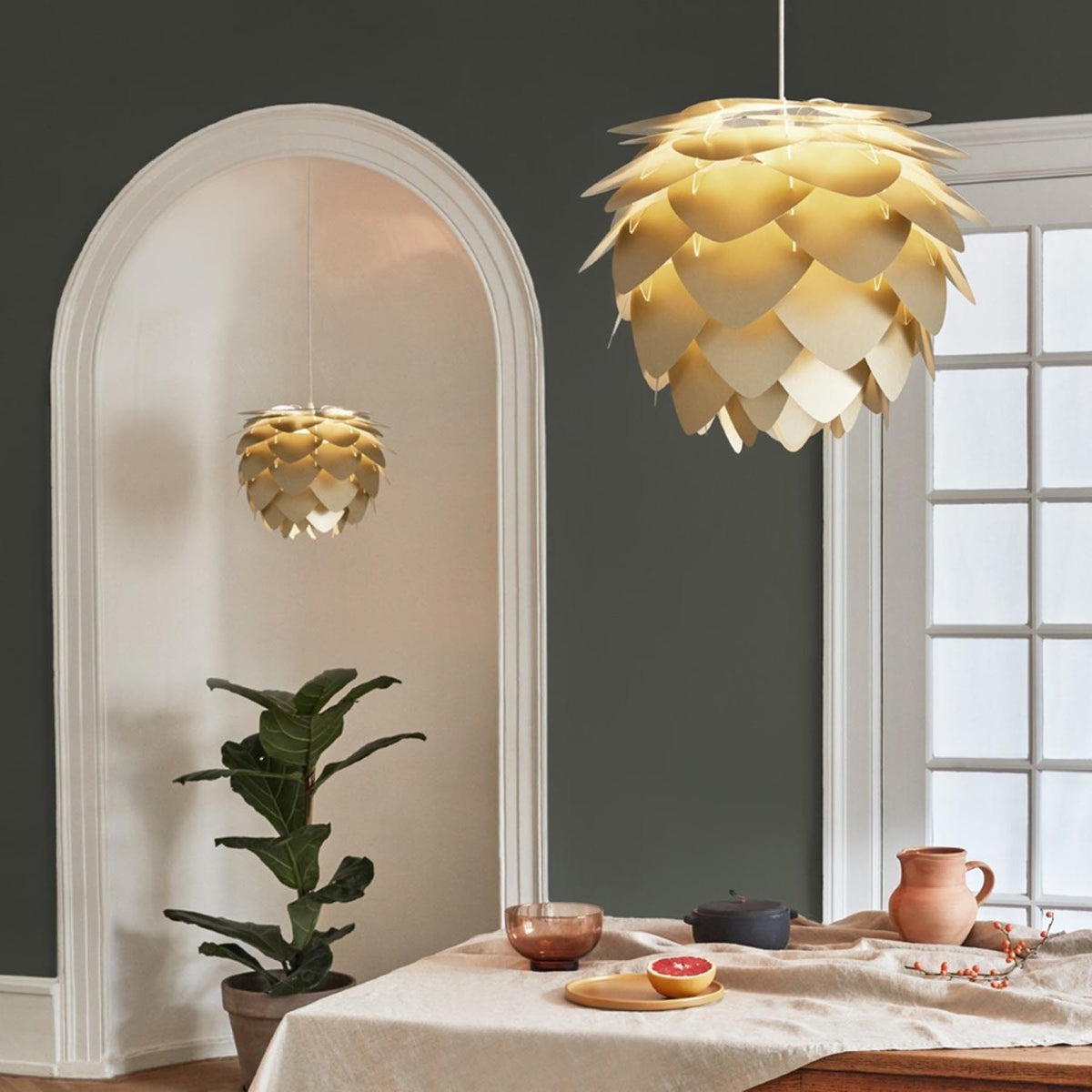 Aluvia Medium Lampenschirm in Brushed Brass präsentiert im Onlineshop von KAQTU Design AG. Lampenschirm ist von Umage