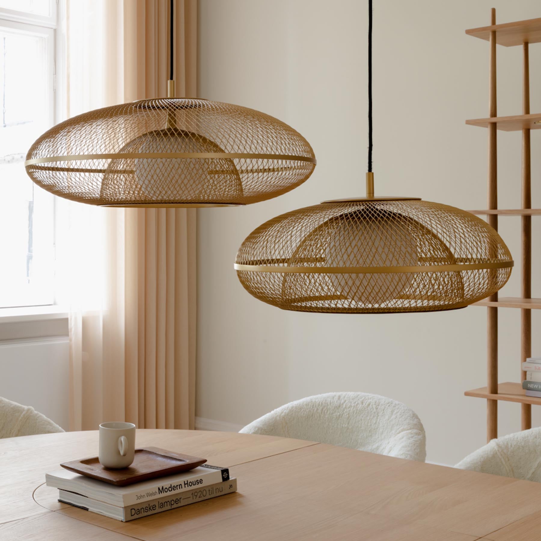 Moderner Faraday Lampenschirm von Umage, gefertigt aus edlem Messing, perfekt für einladende Atmosphären und geschmackvolle Einrichtung.