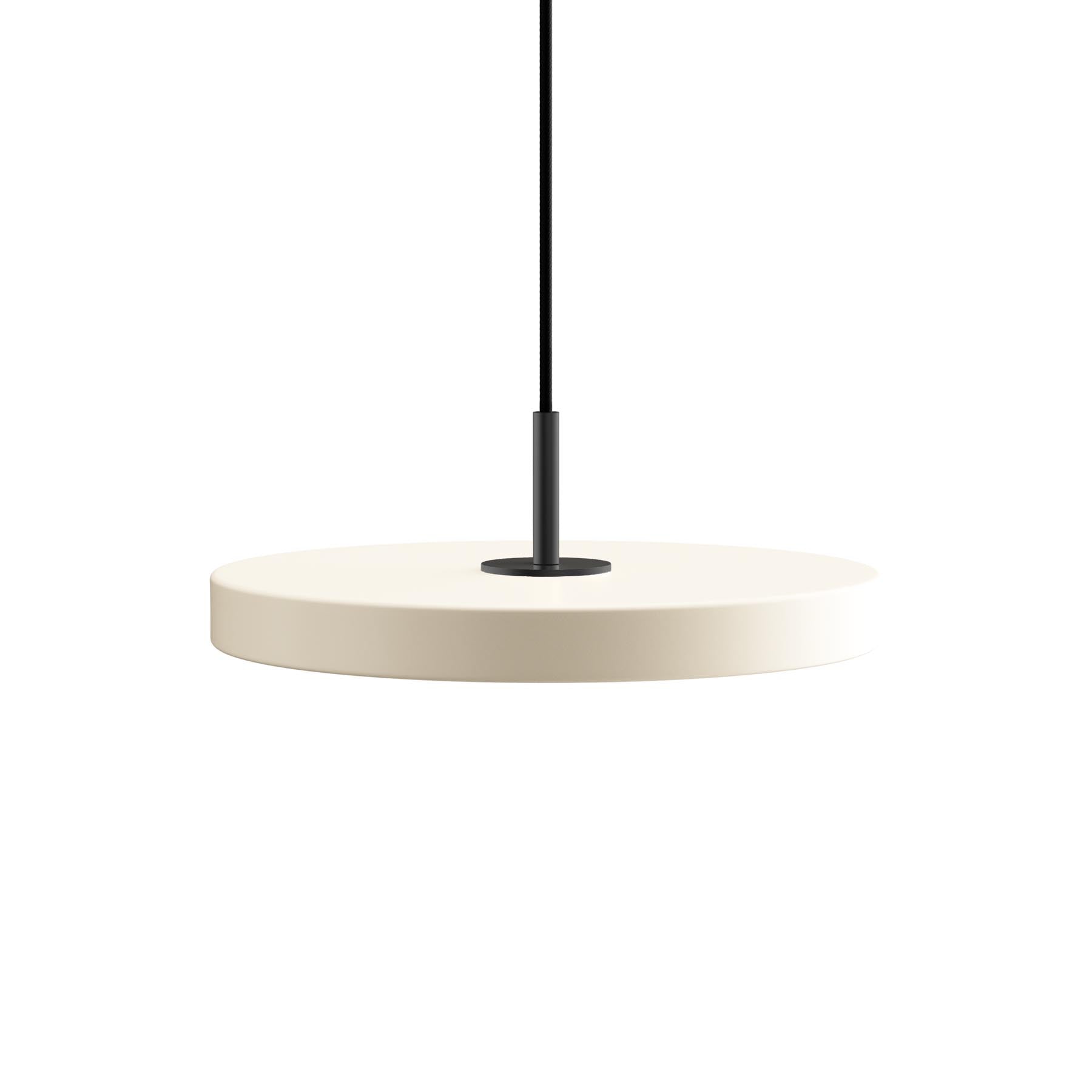 Stilvolle Asteria Mini Pendellampe in Saffron Yellow, perfekt für zeitgemäße Innenräume und zur Schaffung einer gemütlichen Lichtstimmung.