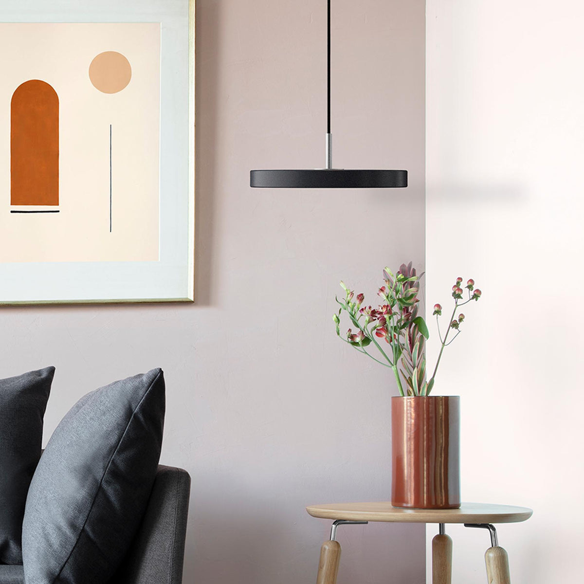 Asteria Mini Pendellampe in Anthracite Grey präsentiert im Onlineshop von KAQTU Design AG. Pendelleuchte ist von Umage