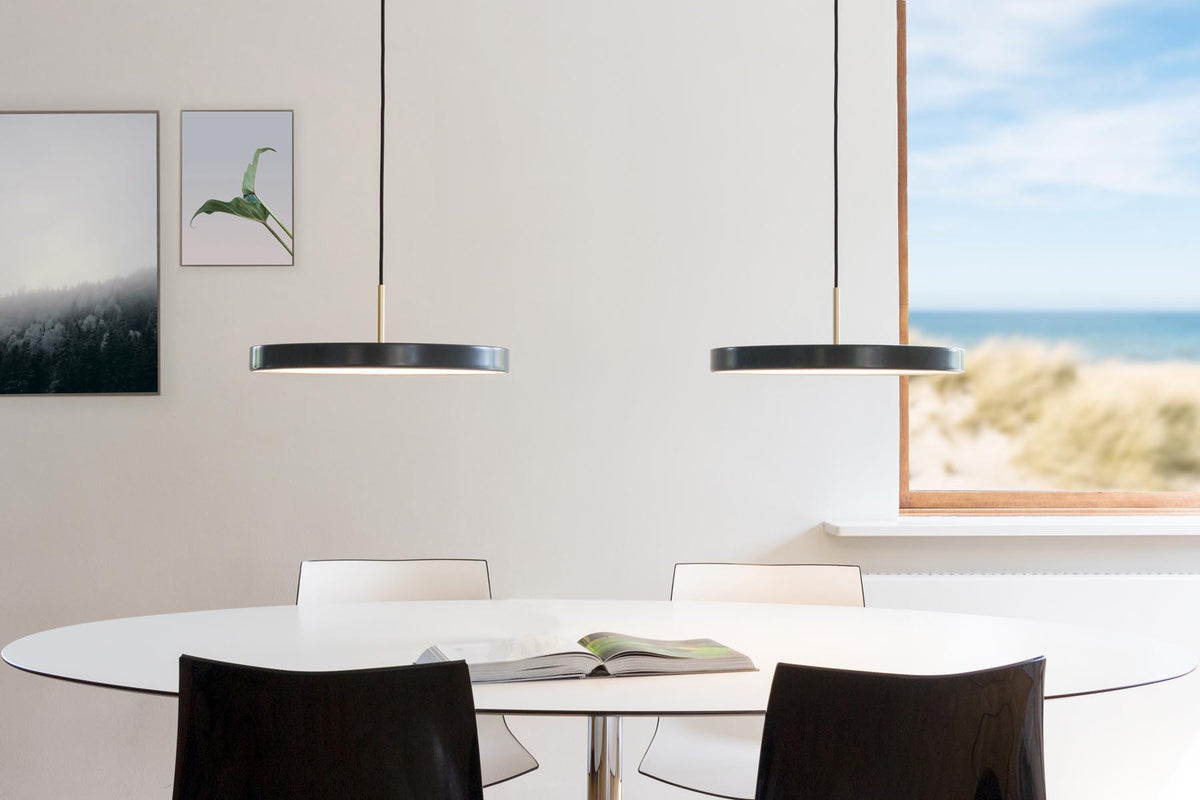 Asteria Mini Pendellampe in Anthracite Grey präsentiert im Onlineshop von KAQTU Design AG. Pendelleuchte ist von Umage