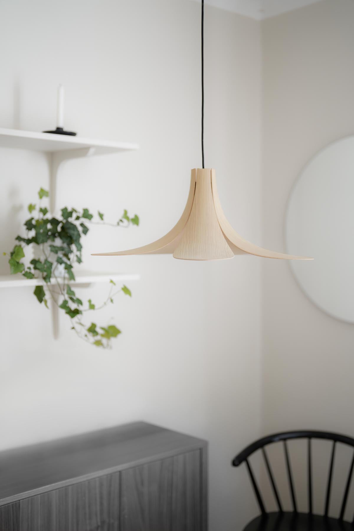 Stilvoller Jazz Lampenschirm von Umage in Holzoptik, perfekt für eine gemütliche Atmosphäre in jedem modernen Zuhause.