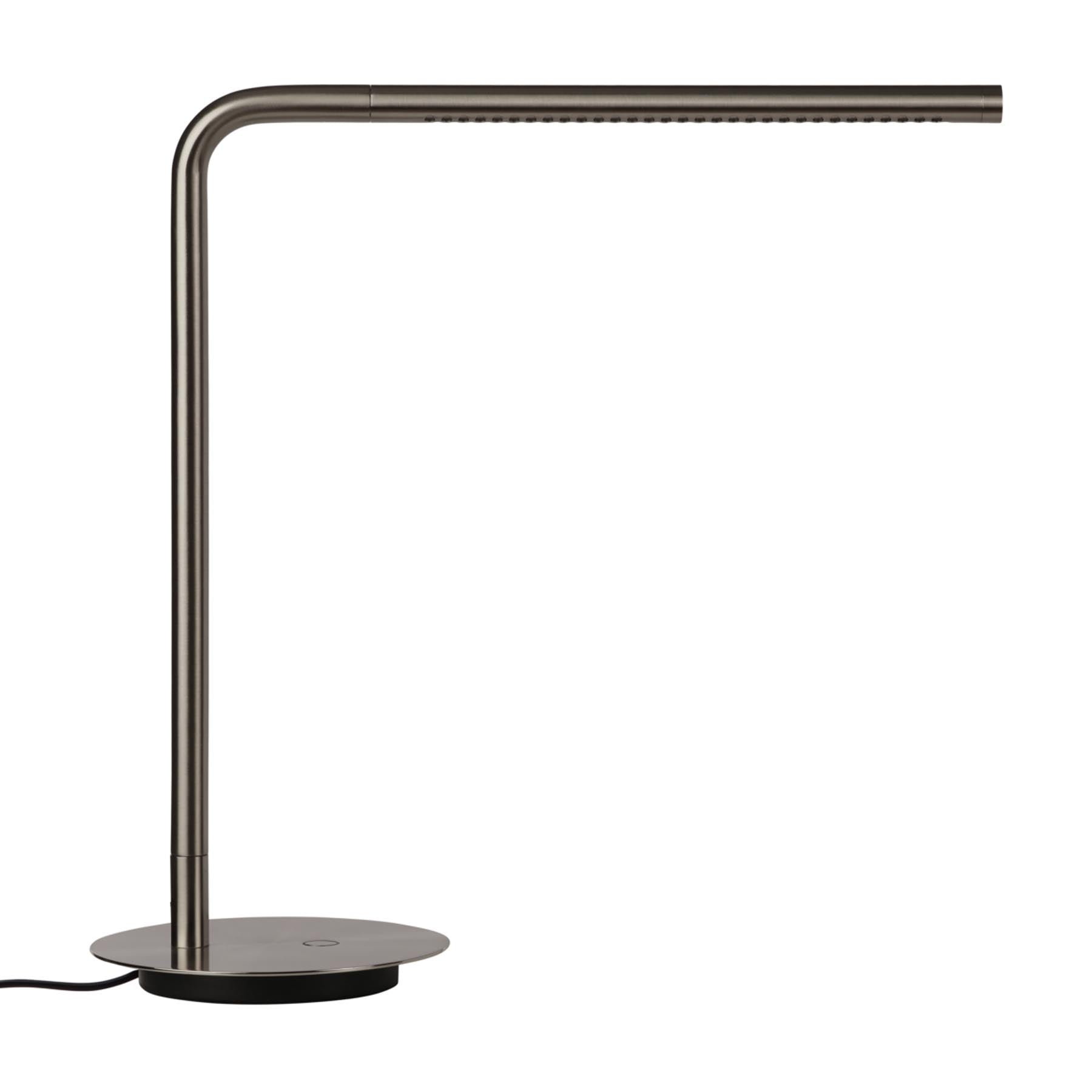 Omni Tischlampe in Brushed Steel präsentiert im Onlineshop von KAQTU Design AG. Tischleuchte ist von Umage