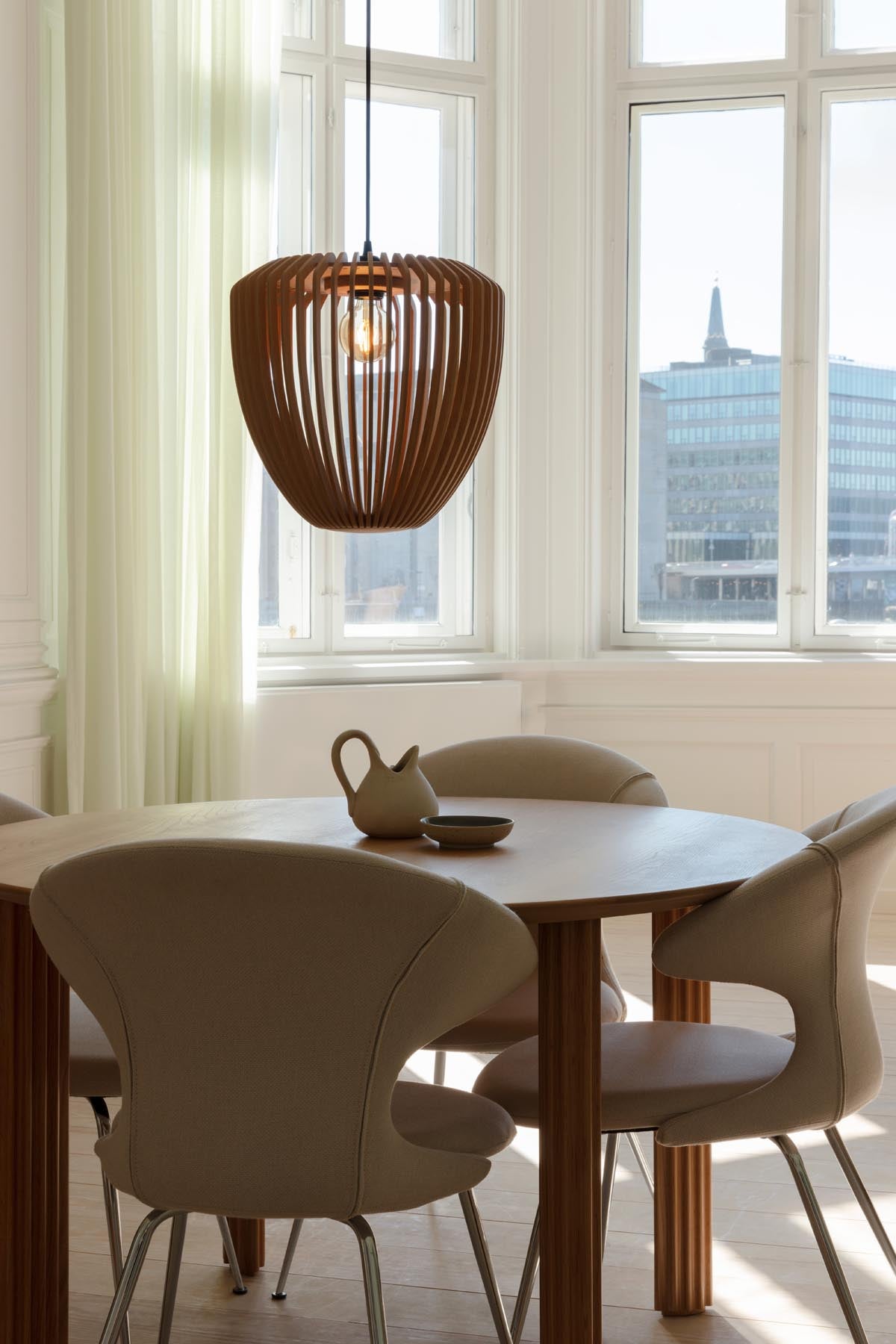 Clava Wood Lampenschirm in Oak präsentiert im Onlineshop von KAQTU Design AG. Pendelleuchte ist von Umage