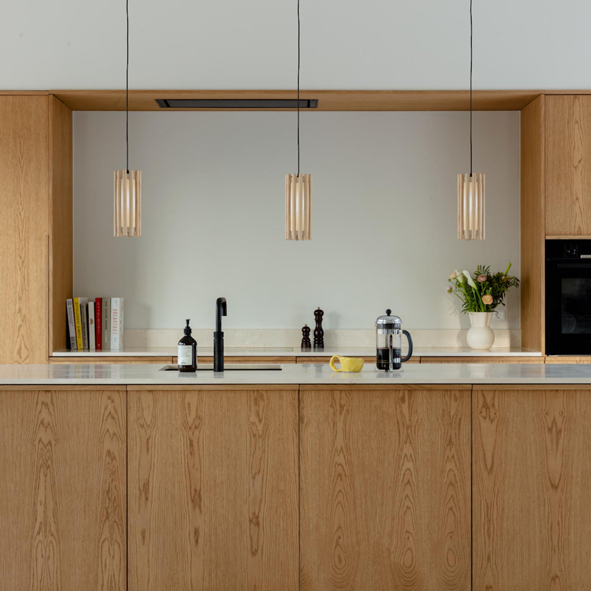 Komorebi Circle Lampenschirm in Oak präsentiert im Onlineshop von KAQTU Design AG. Pendelleuchte ist von Umage