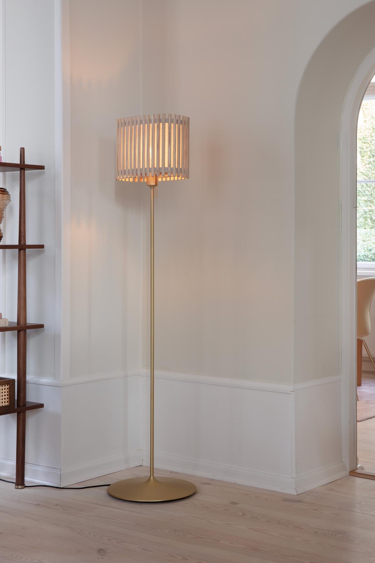 Komorebi Rectuangular Lampenschirm in Oak präsentiert im Onlineshop von KAQTU Design AG. Pendelleuchte ist von Umage