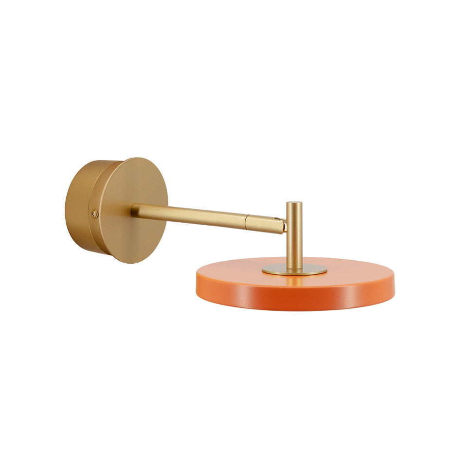 Asteria Wandleuchte short Hardwired in Nuance Orange präsentiert im Onlineshop von KAQTU Design AG. Wandleuchte ist von Umage