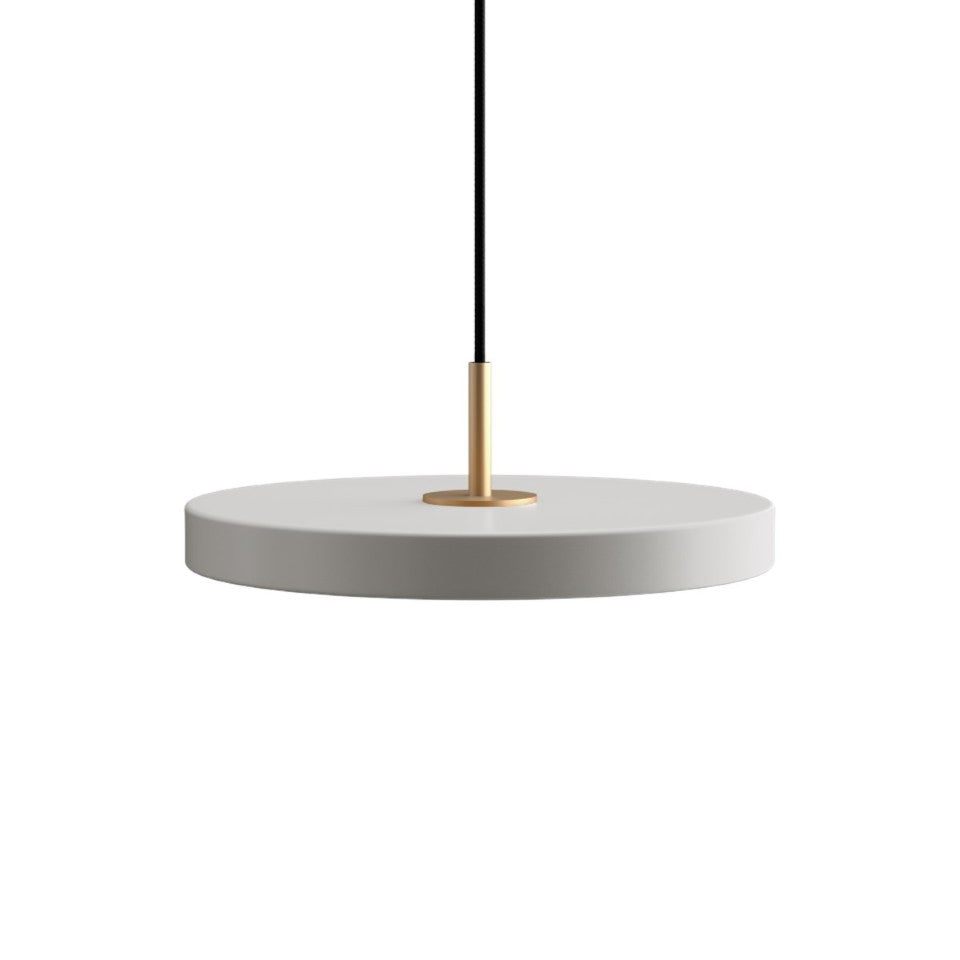 Asteria Plus Medium Pendellampe in Nuance Mist präsentiert im Onlineshop von KAQTU Design AG. Pendelleuchte ist von Umage