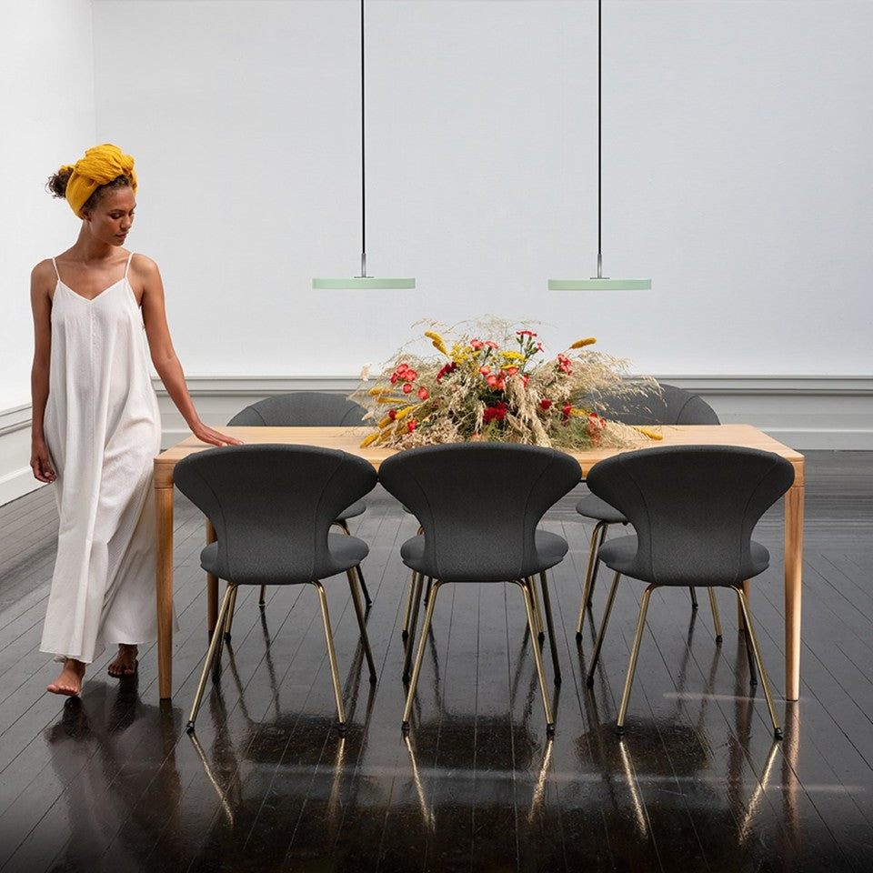 Elegante Asteria Plus Mini Pendellampe von Umage, ideal für moderne Innenräume und stimmungsvolle Beleuchtungseffekte.