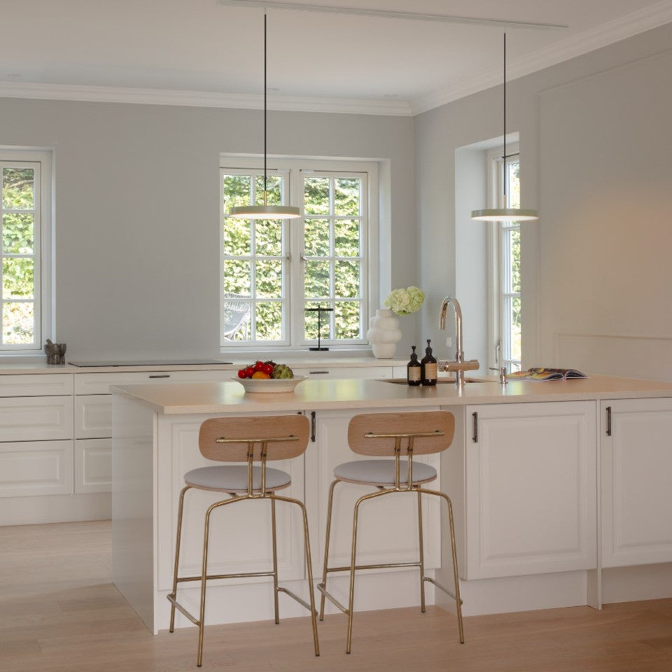 Elegante Asteria Plus Mini Pendellampe von Umage, ideal für moderne Wohnräume und stimmungsvolle Beleuchtungseffekte.