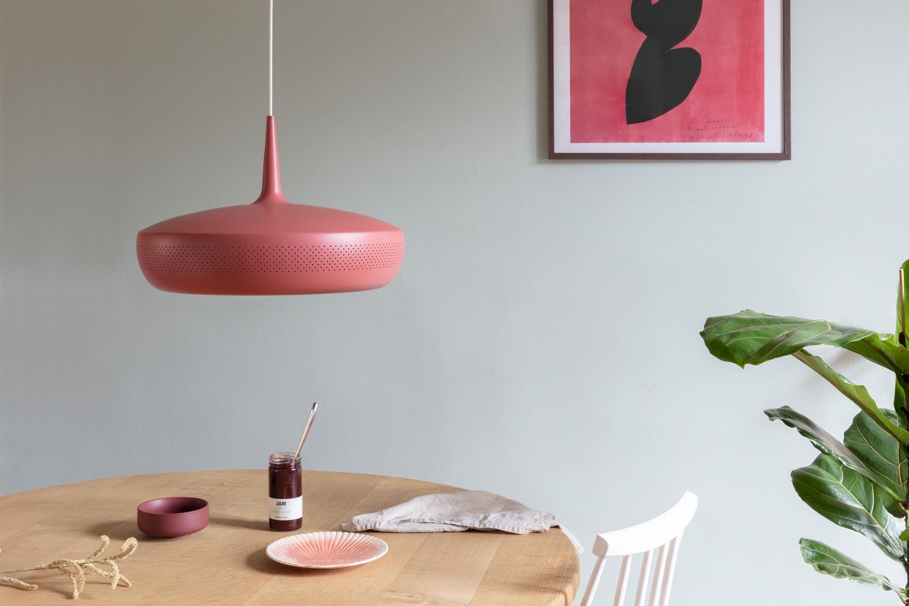 Eleganter Clava Dine Lampenschirm in Red Earth, ideal für stimmungsvolle Pendelleuchten und gemütliche Atmosphären in jedem Zuhause.
