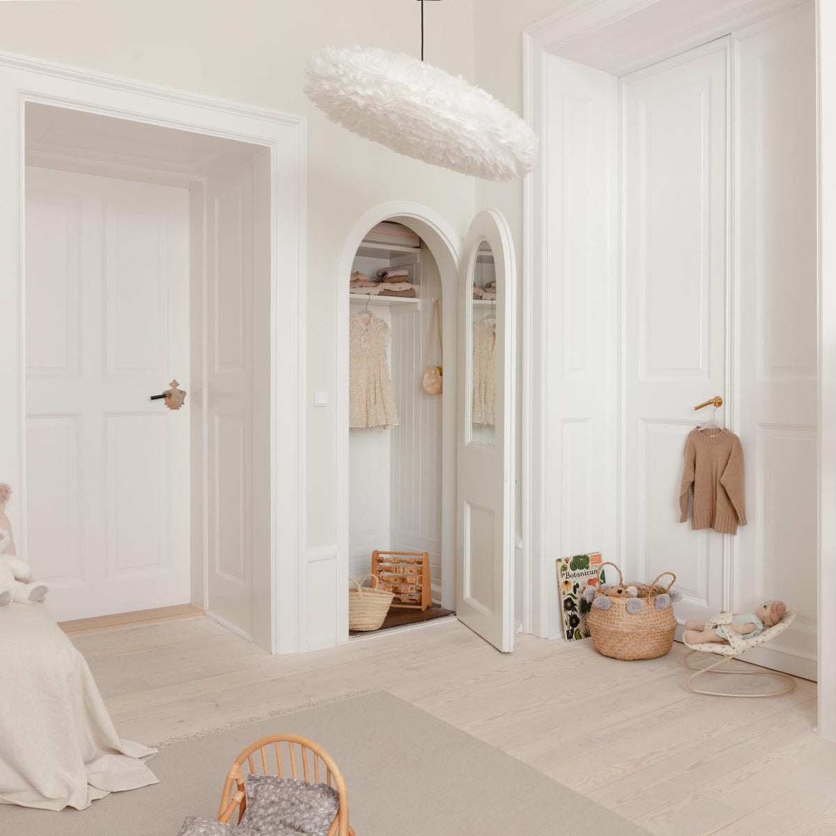 Eos Esther in White präsentiert im Onlineshop von KAQTU Design AG. Pendelleuchte ist von Umage