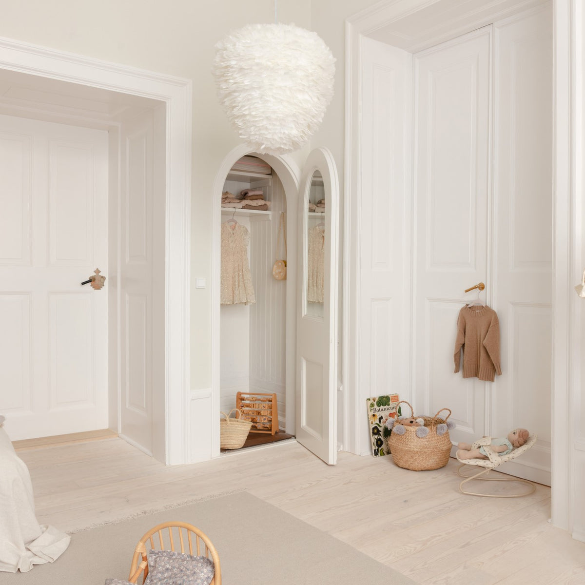 Eos Evia in White präsentiert im Onlineshop von KAQTU Design AG. Pendelleuchte ist von Umage