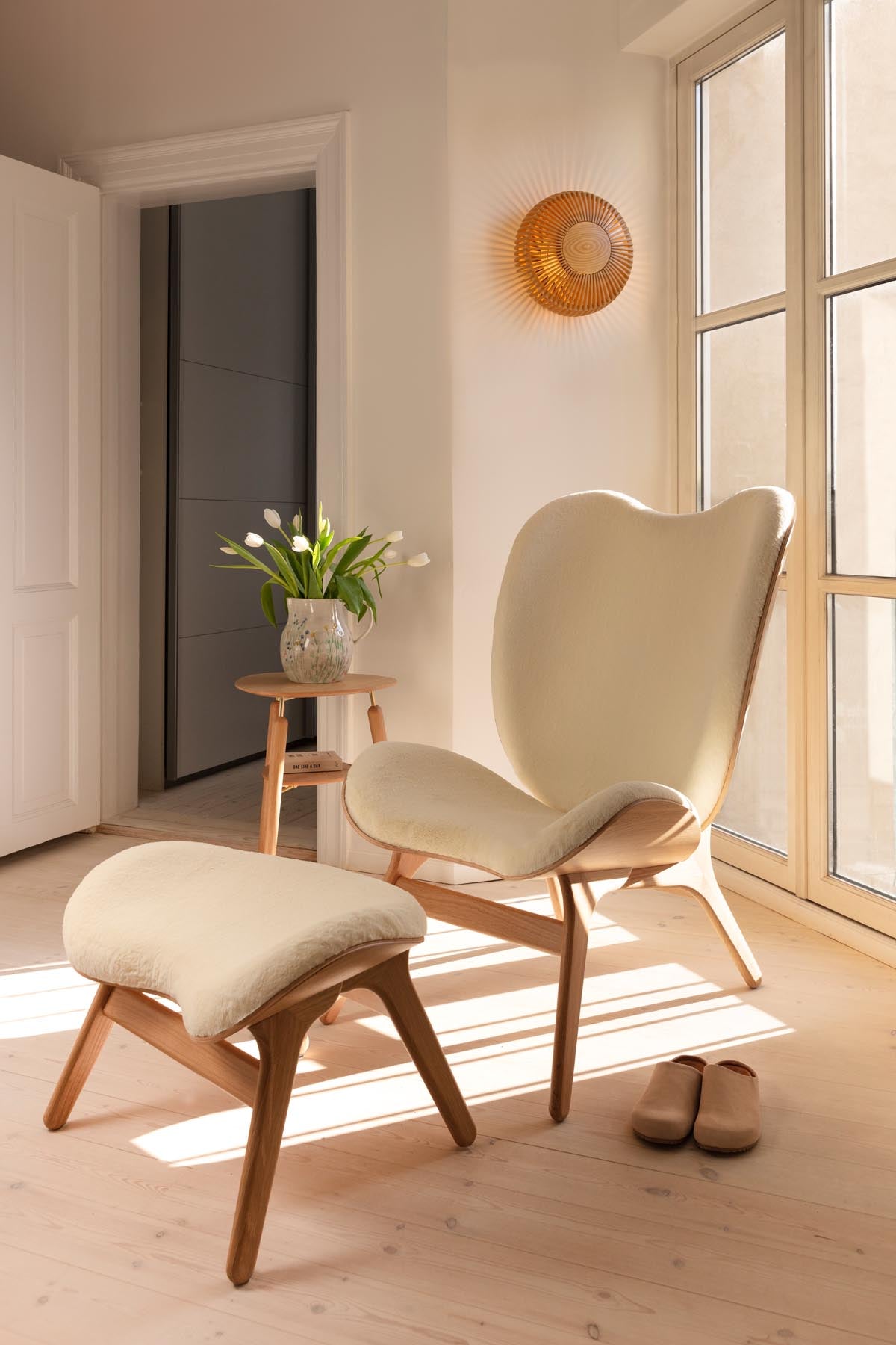 Clava Up Wood Wandleuchte in Oak präsentiert im Onlineshop von KAQTU Design AG. Wandleuchte ist von Umage