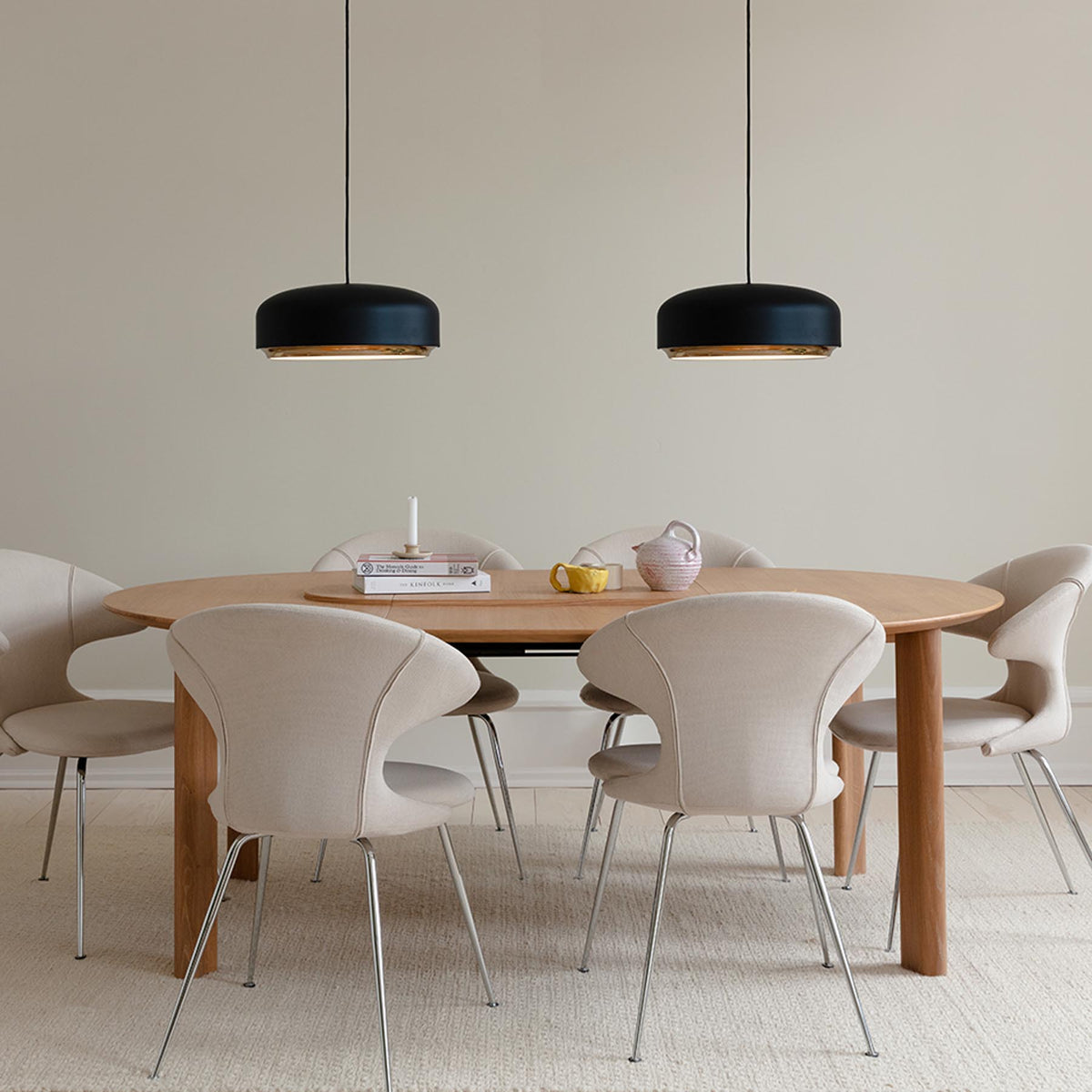Hazel Medium Pendellampe in Black präsentiert im Onlineshop von KAQTU Design AG. Pendelleuchte ist von Umage
