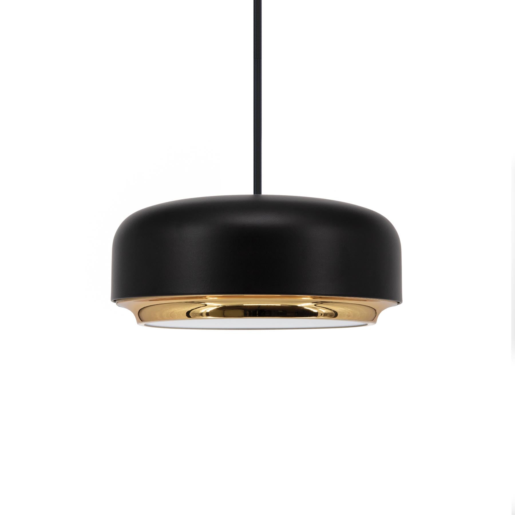 Elegante Hazel Medium Pendellampe in Weiß von Umage, ideal für stimmungsvolle Beleuchtung und modernes Interieur.