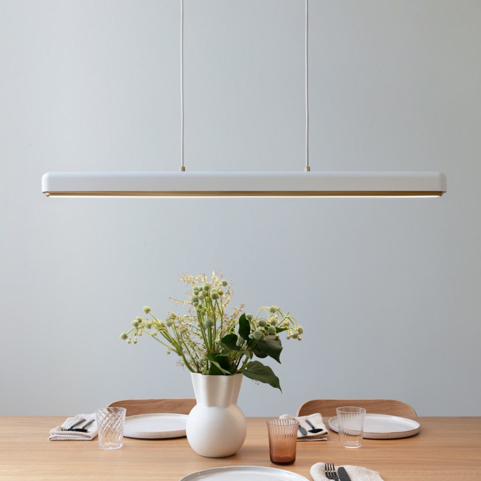 Hazel Branch Pendellampe in White/Brass präsentiert im Onlineshop von KAQTU Design AG. Pendelleuchte ist von Umage