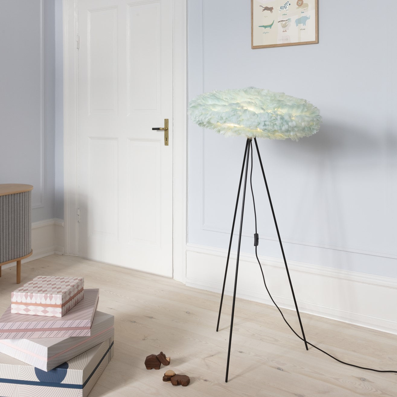 Moderne Pendelleuchte Eos Esther von Umage in reinem Weiß, perfekt für eine gemütliche Atmosphäre und geschmackvolle Raumgestaltung.