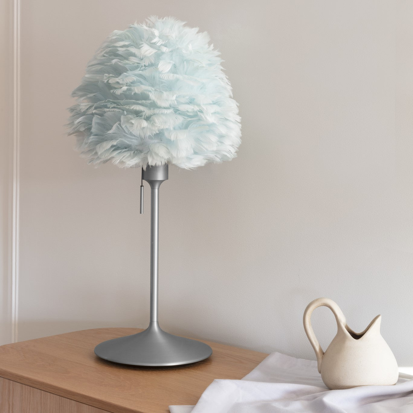 Moderne Pendelleuchte Eos Evia in zartem Hellblau, perfekt für eine gemütliche Atmosphäre und geschmackvolle Raumgestaltung.