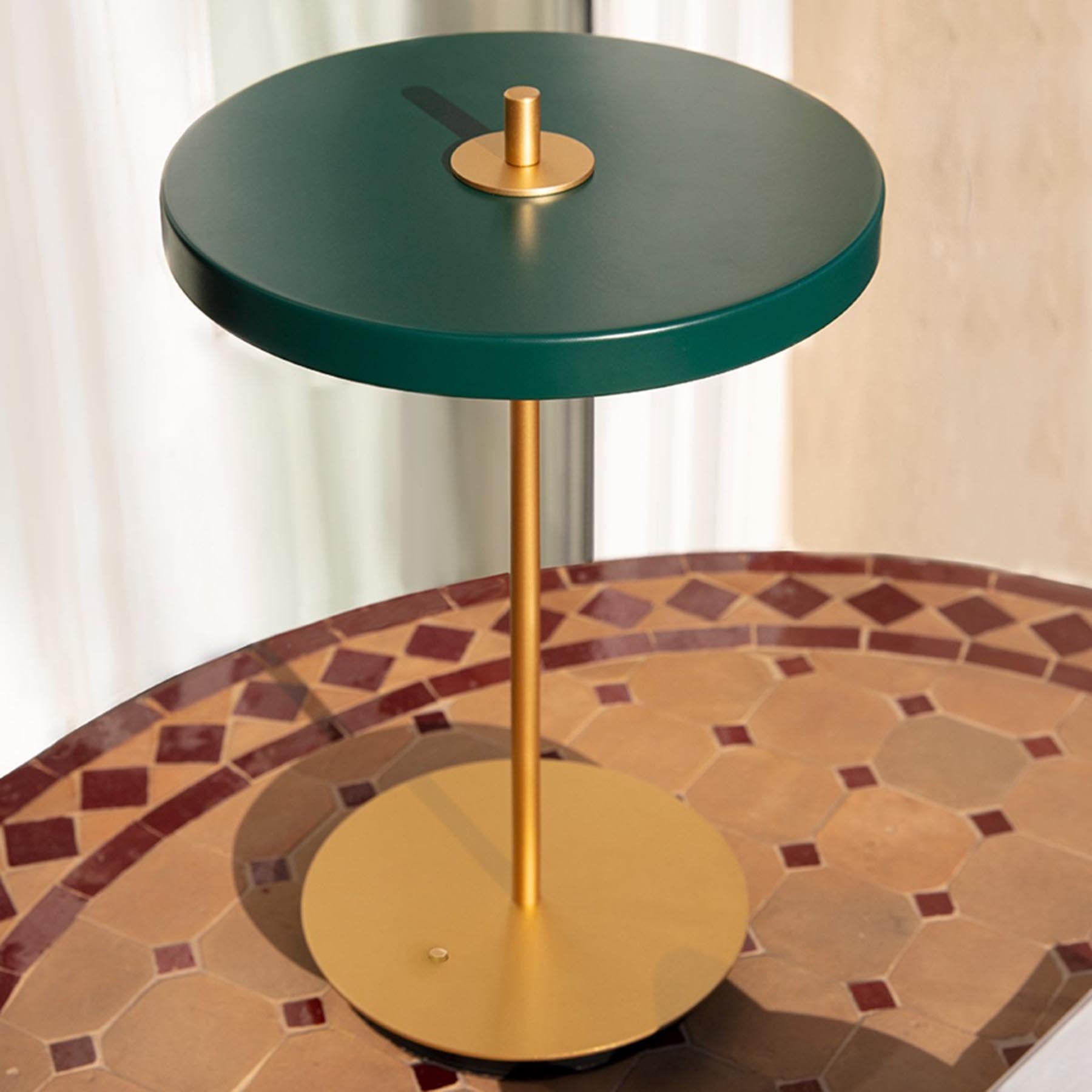 Elegante Asteria Move Tischleuchte in Forest Green, ideal für stimmungsvolle Beleuchtung und modernes Design in jedem Raum.