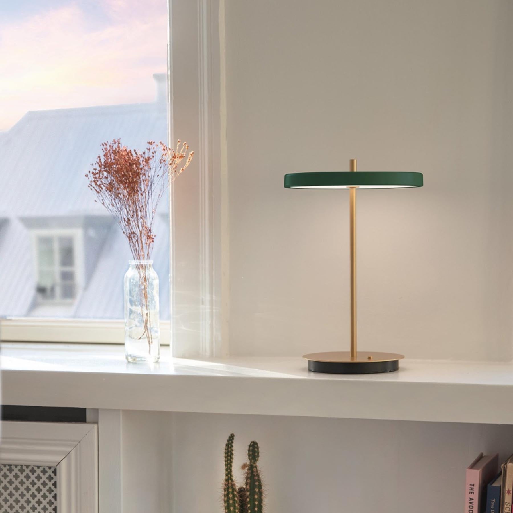 Elegante Asteria Move Tischleuchte in Forest Green, ideal für stimmungsvolle Akzente und modernes Wohndesign.