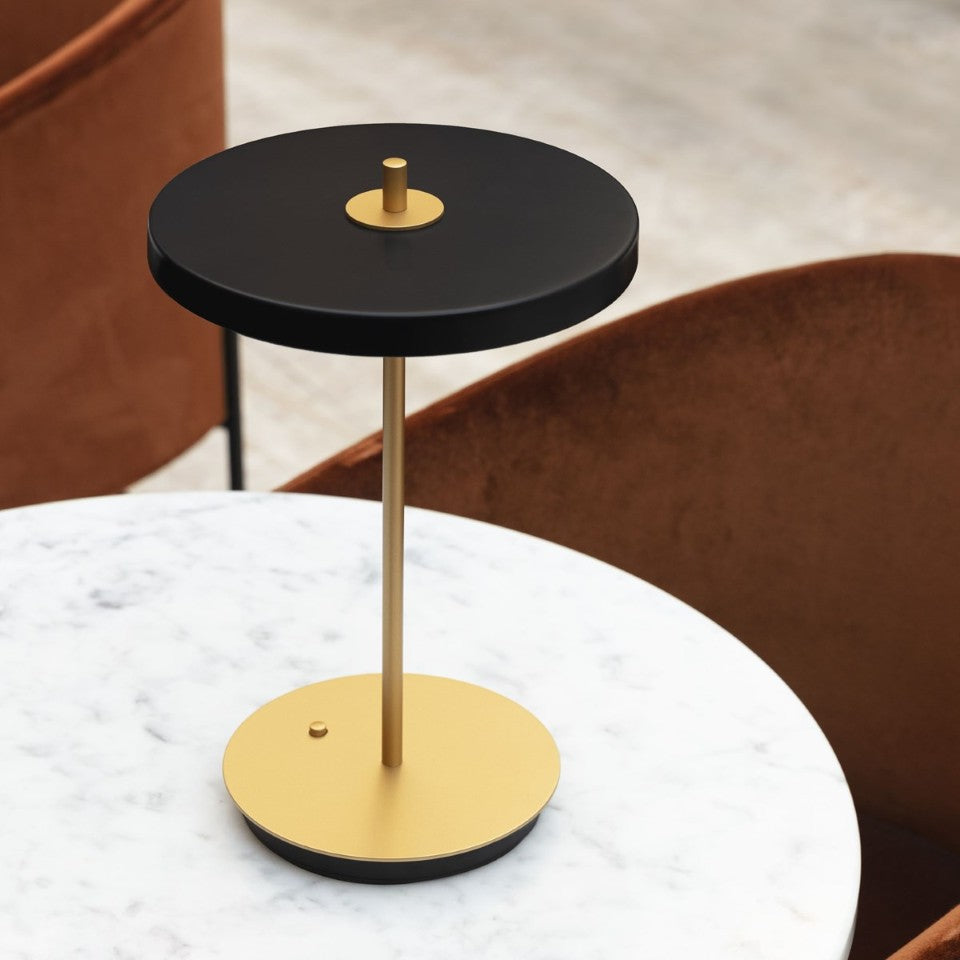Elegante Asteria Move Tischleuchte in Schwarz, ideal für stimmungsvolle Beleuchtung und modernes Design in jedem Raum.