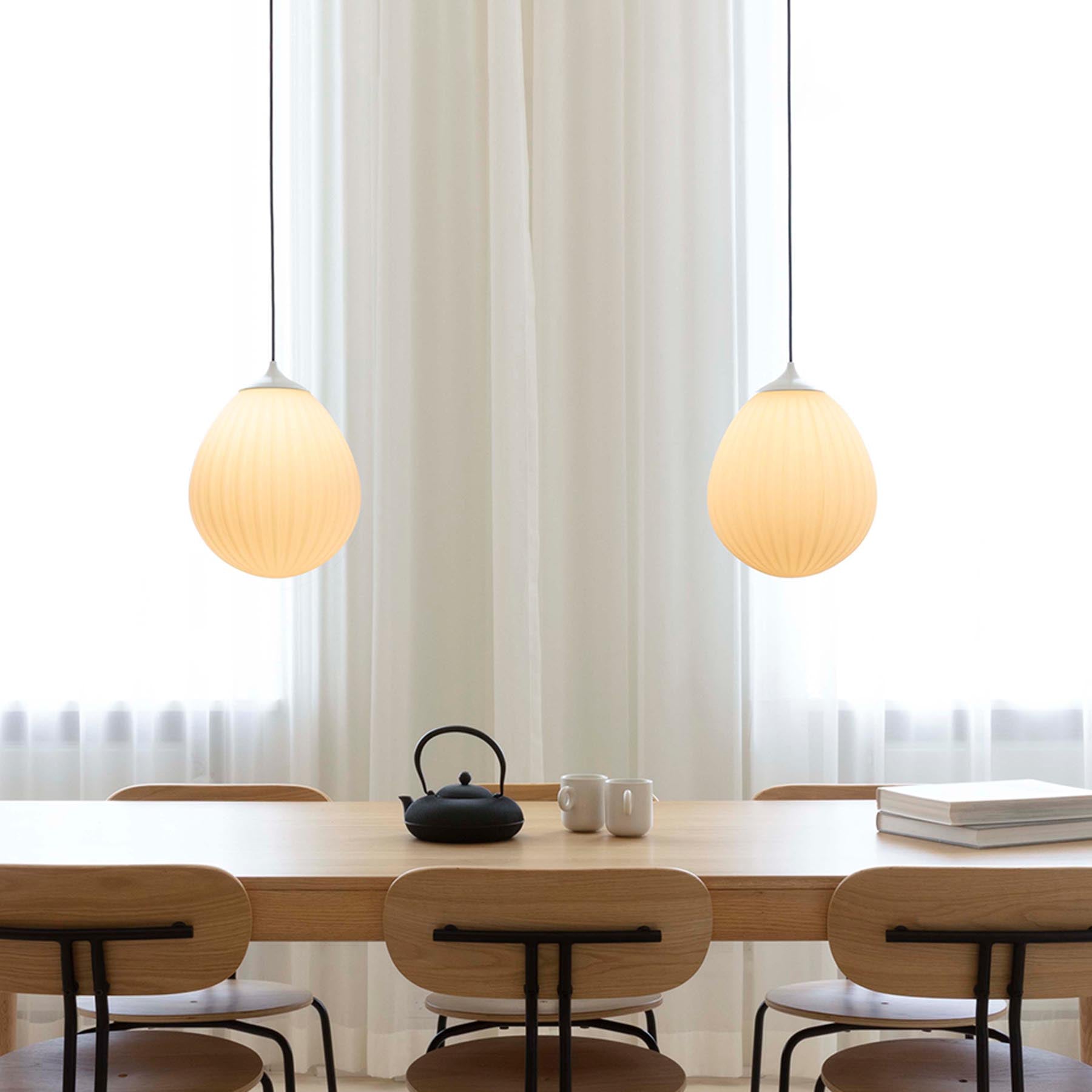 Stilvoller Umage Lampenschirm "Around the World" mit einzigartigem Design, das eine gemütliche Atmosphäre in jedem Raum schafft.