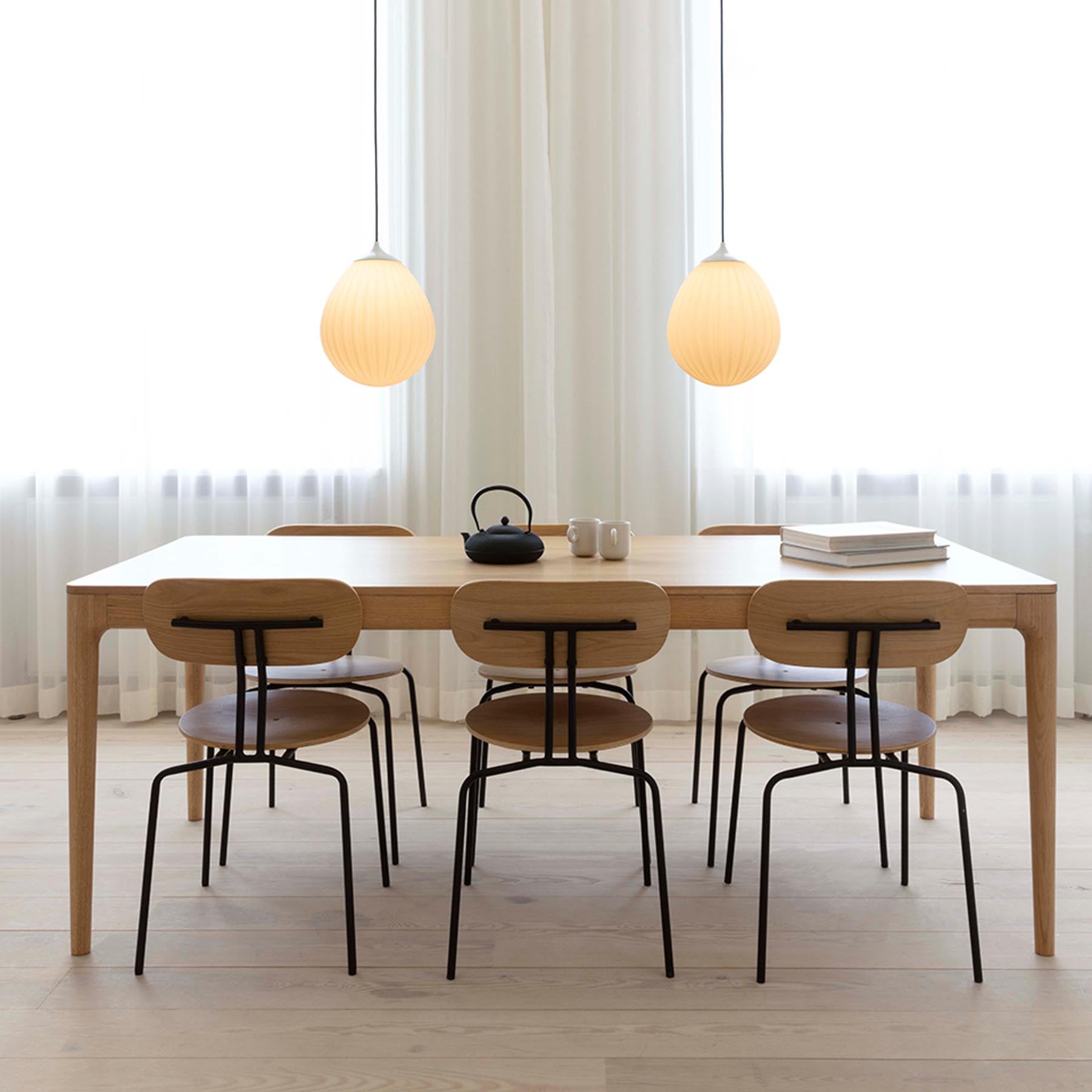Stilvoller Lampenschirm "Around the World" von Umage, der durch sein einzigartiges Design eine gemütliche Atmosphäre schafft.