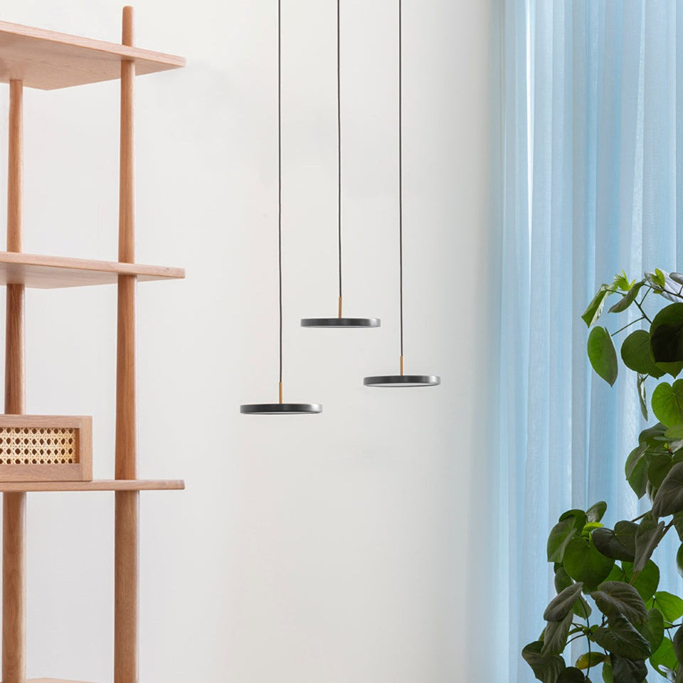 Asteria Micro Pendelleuchte in Anthracite Grey präsentiert im Onlineshop von KAQTU Design AG. Pendelleuchte ist von Umage
