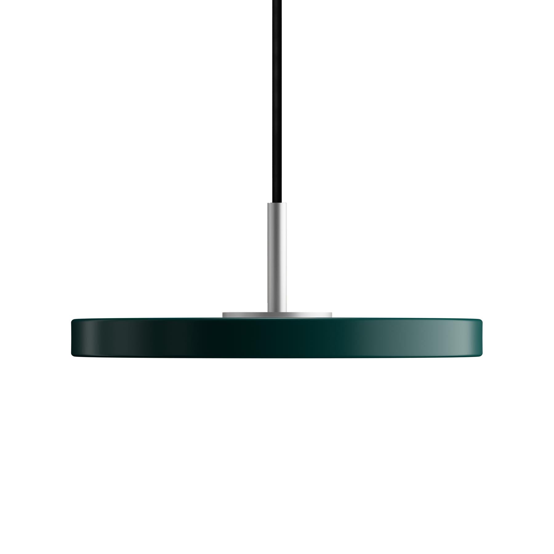 Elegante Asteria Micro Pendelleuchte in tiefem Waldgrün, ideal für zeitgemäße Innenräume und stimmungsvolle Beleuchtung.