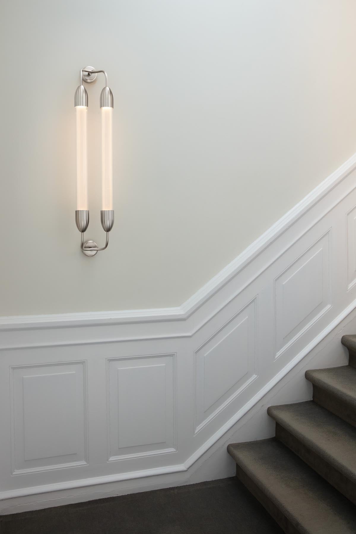 Elegante Lemon Squeeze Double Wandleuchte von Umage, gefertigt aus hochwertigem poliertem Stahl, perfekt für einladende Lichtakzente.