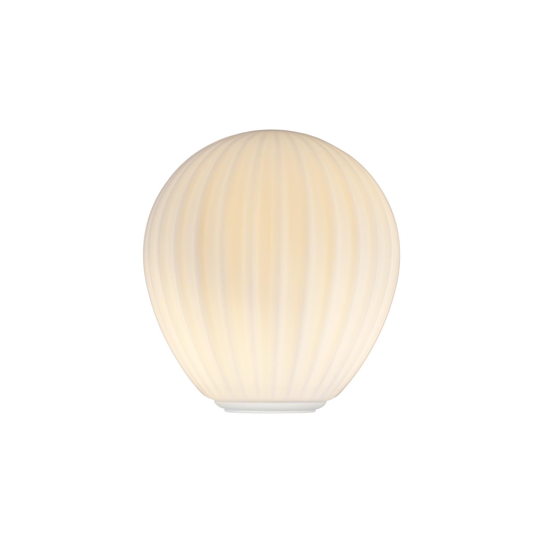 Eleganter Lampenschirm "Around the World" von Umage, der mit einzigartigen Designs und sanften Farben eine gemütliche Atmosphäre schafft.