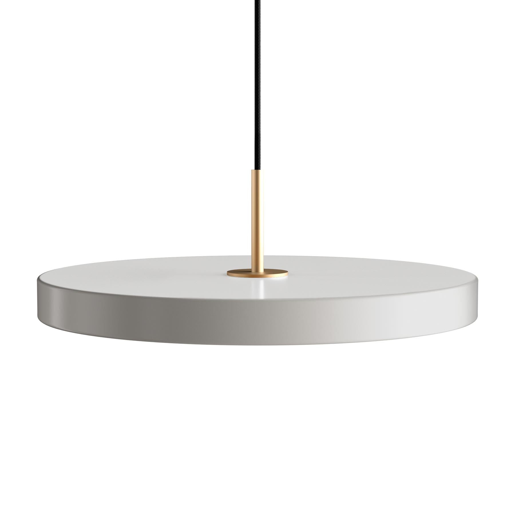 Elegante Asteria Plus Medium Pendellampe von Umage, aus hochwertigem Messing, ideal für modernes Wohndesign und stimmungsvolle Beleuchtung.