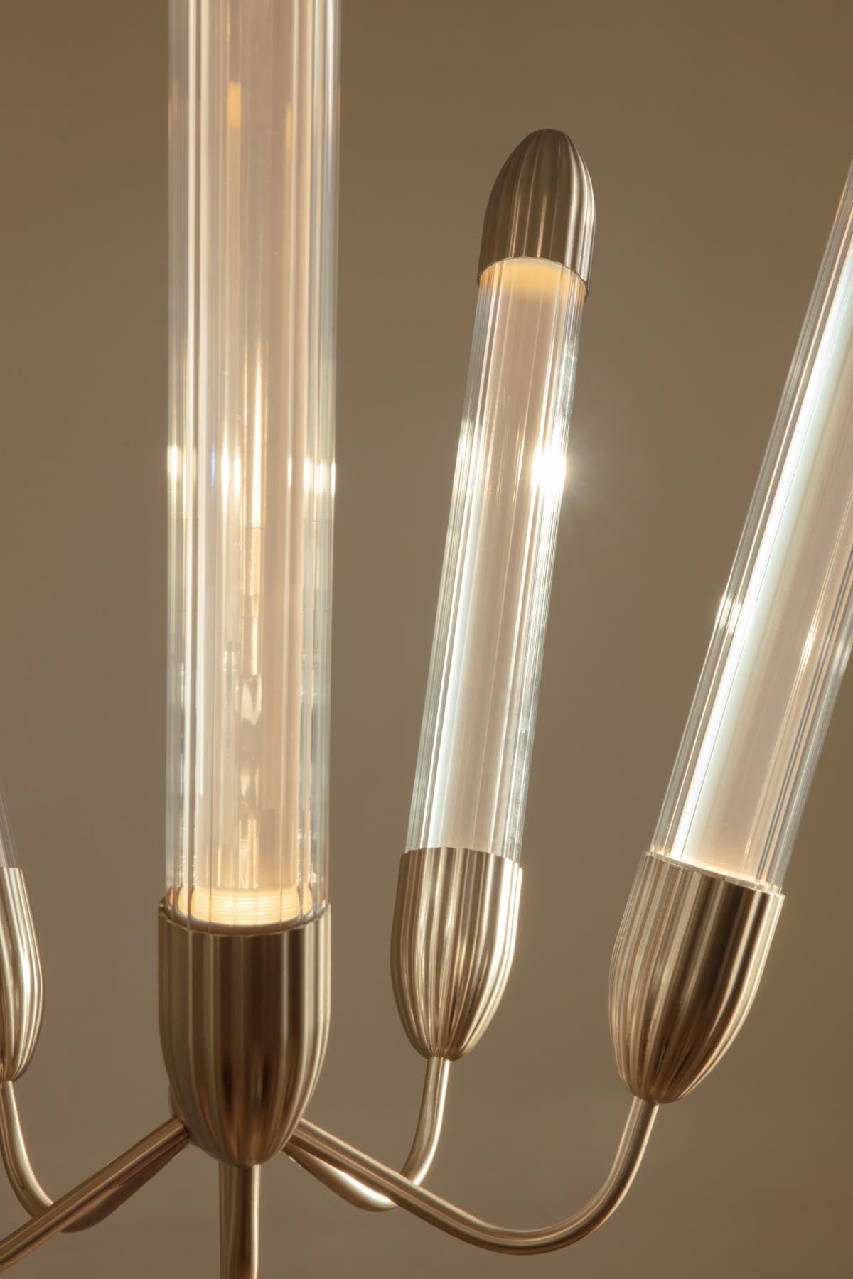 Moderne Lemon Squeeze Double Wandleuchte von Umage, gefertigt aus hochwertigem Messing, perfekt für stilvolle Innenräume.