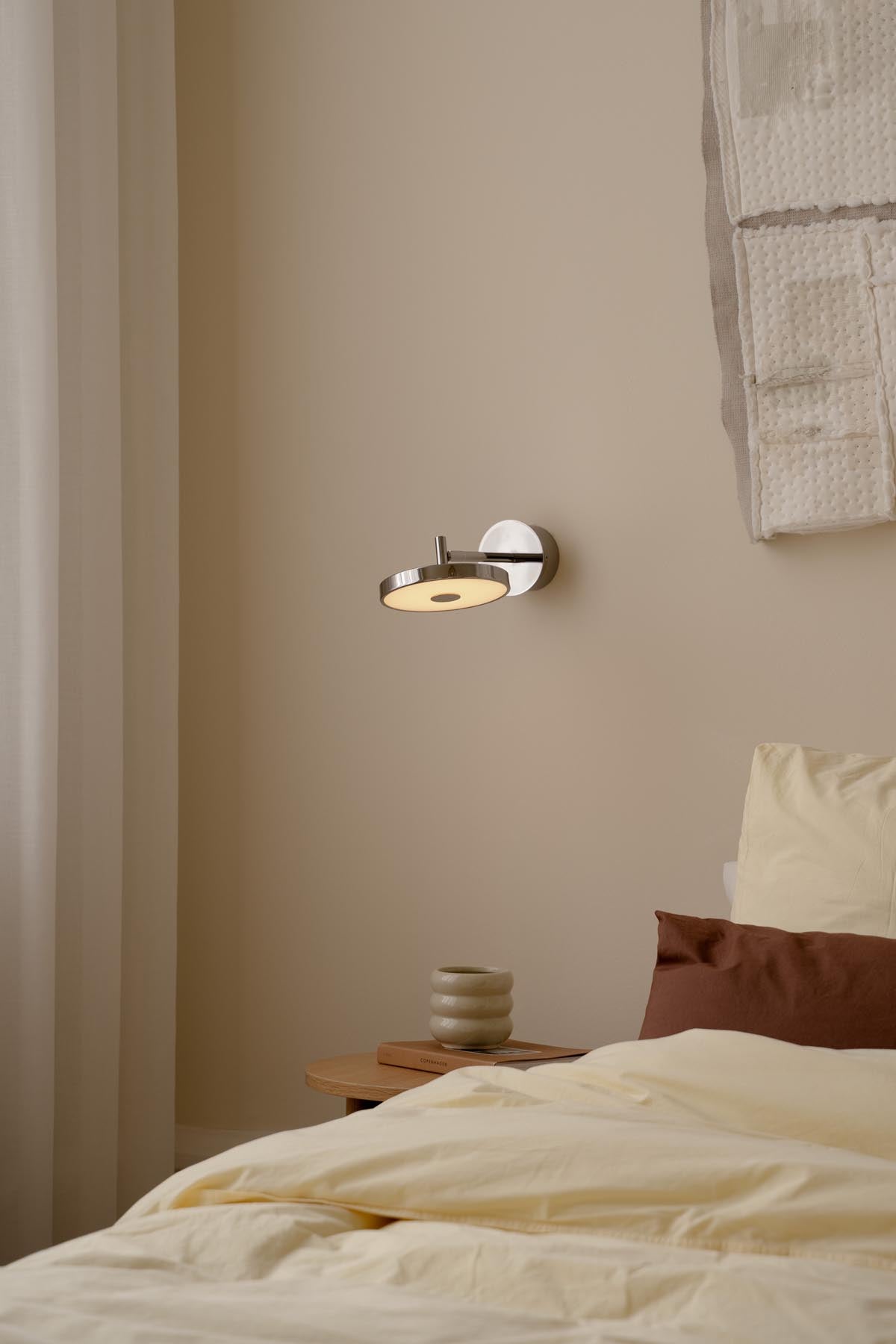 Asteria Wandleuchte short Hardwired in Polished steel präsentiert im Onlineshop von KAQTU Design AG. Wandleuchte ist von Umage