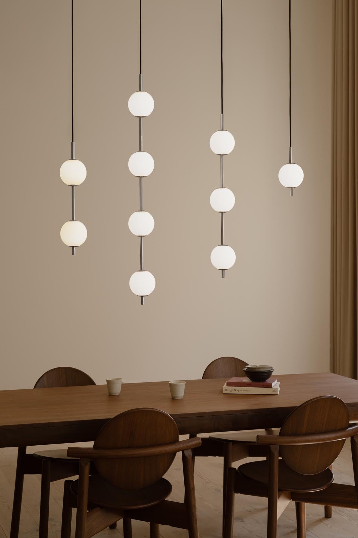 Elegante Audrey Pendellampe im 3er-Set in Silber, ideal für stilvolle Beleuchtung in modernen Wohnräumen.